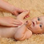Как делать массаж грудному ребенку