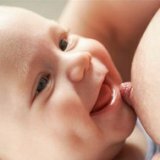 Как правильно кормить своего малыша грудью
